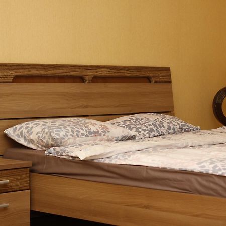 U Very Appartamento Gomel Esterno foto